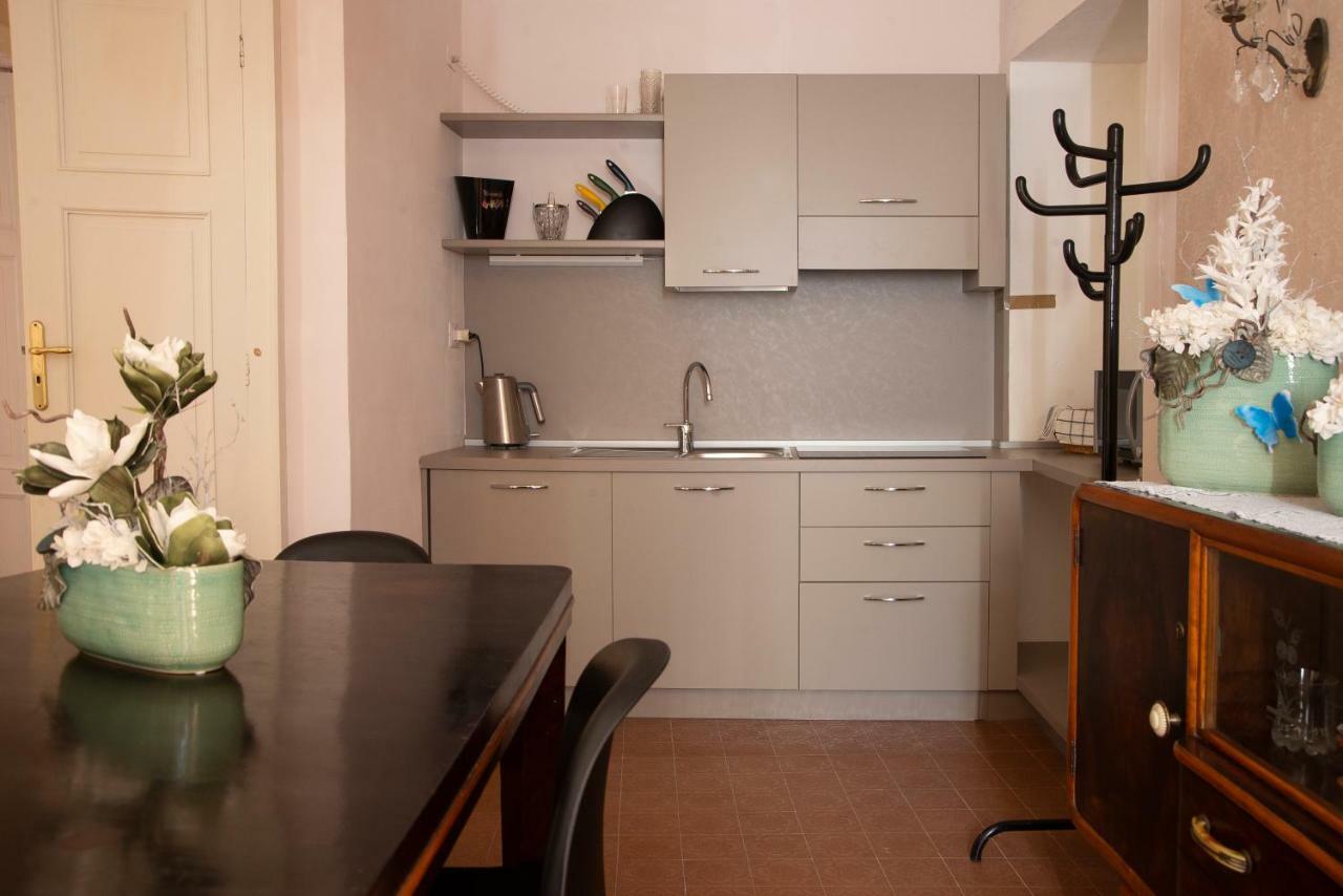 Apartamento Bed & Roses Meni La Morra Exterior foto